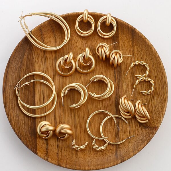 Trendy Gold Stud Earring