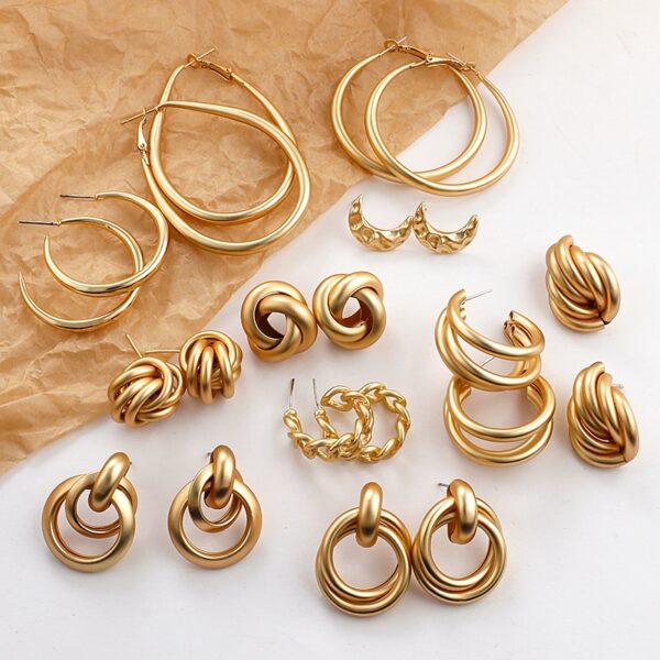 Trendy Gold Stud Earring